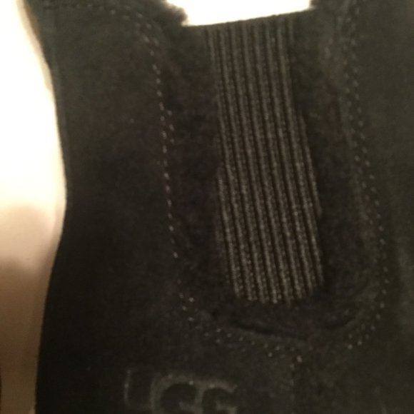 UGG new in box black Alameda Chelsea boot size 5 - Picture 2 of 5